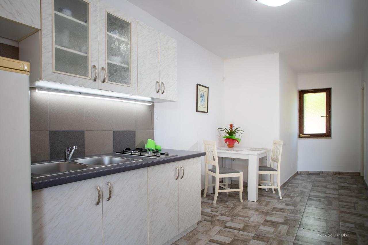 Apartman Luka 罗维尼 外观 照片