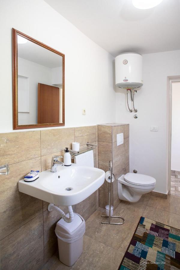 Apartman Luka 罗维尼 外观 照片